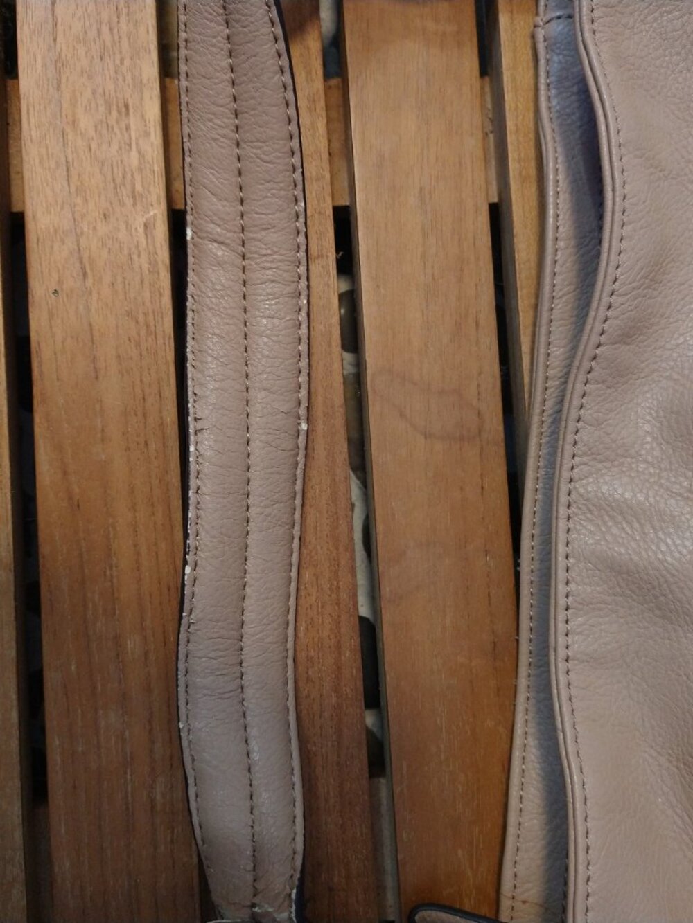 Tan and White Non-leather, Unbranded Hobo Purses - Picture 4 of 9